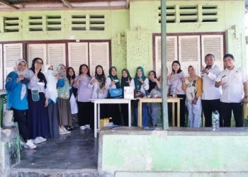 Tim dari Dinas Kesehatan Provinsi, Kabupaten Gorontalo dan Puskesmas Telaga Biru saat melakukan penanggulangan KLB campak diantaranya kampanye imunisasi massal , edukasi kesehatan, dan peningkatan surveilans penyakit.