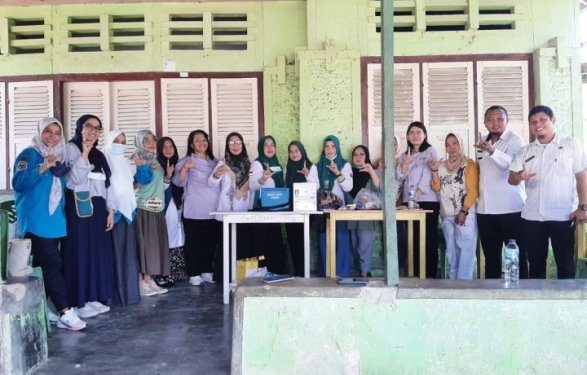 Tim dari Dinas Kesehatan Provinsi, Kabupaten Gorontalo dan Puskesmas Telaga Biru saat melakukan penanggulangan KLB campak diantaranya kampanye imunisasi massal , edukasi kesehatan, dan peningkatan surveilans penyakit.