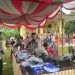 Komisioner Komisi Pemilihan Umum (KPU) Kabupaten Gorontalo bertindak sebagai Kelompok Panitia Pemungtan Suara (KPPS) saat pelaksanaan Pemungutan Suara Ulang (PSU) di TPS 02.