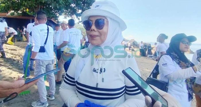 Bakal Calon Gubernur Gorontalo, Idah Syahidah saat ditemui dalam kegiatan kegiatan Coastal Clean Up atau aksi bersih pantai di kawasan Blue Marlin Kota Gorontalo, Rabu (5/6/2024).