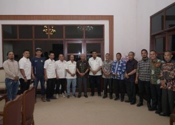 Bupati Asahan Surya saat audiensi dengan KONI Kabupaten Asahan, Kamis (13/6/2024)
