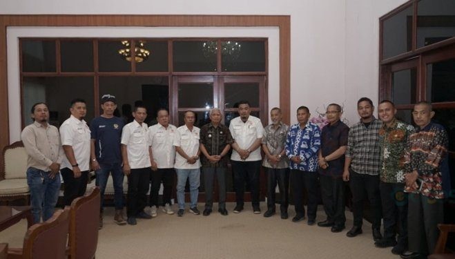 Bupati Asahan Surya saat audiensi dengan KONI Kabupaten Asahan, Kamis (13/6/2024)