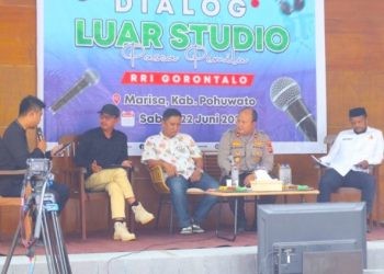 Ketua KPU Pohuwato Firman Ikhwan dalam dialog interaktif di luar studio menuju Pilkada 2024, Sabtu (22/6/2024) (Istimewa)