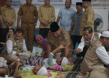 Khitanan massal yang digelar di kantor Camat Simpang Empat, Kabupaten Asahan, Selasa (25/6/2024).