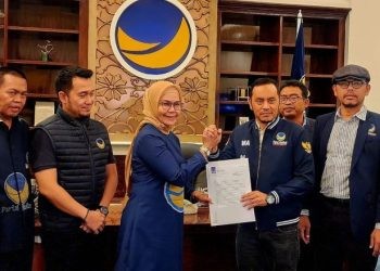 Merlan S. Uloli saat menerima rekomendasi dari DPP Partai NasDem untuk maju pada Pilkada 2024