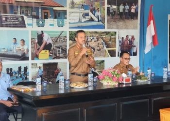 Sekretaris Daerah Pohuwato Iskandar Datau di sela-sela serah terima pejabat Direktur Perumda Tirta Molango Pohuwato, Selasa (25/06/2024).(Foto Yusuf/gopos)