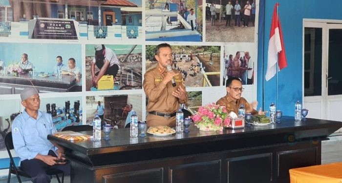 Sekretaris Daerah Pohuwato Iskandar Datau di sela-sela serah terima pejabat Direktur Perumda Tirta Molango Pohuwato, Selasa (25/06/2024).(Foto Yusuf/gopos)