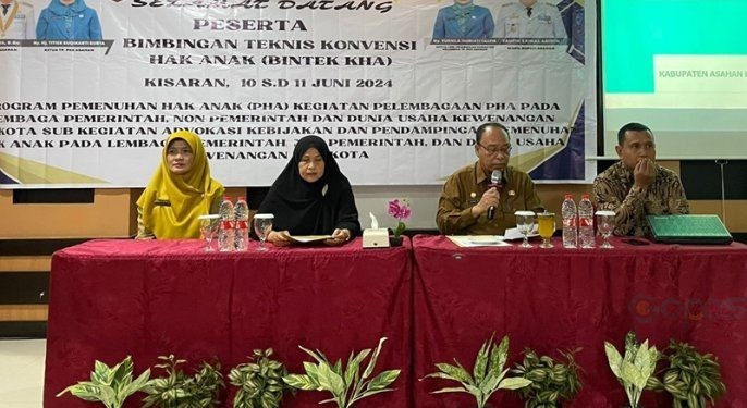 Sekretaris Daerah Asahan John Hardi Nasution saat membuka Bimtek KHA, Senin (10/6/2024).