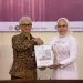 Bupati Bone Bolango Merlan S Uloli saat menerima predikat WTP dari BPK RI Perwakilan Provinsi Gorontalo atas Laporan Keuangan Pemerintah Daerah (LKPD) Bone Bolango tahun 2023.(Foto Adit/Prokopim)