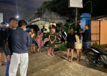 Satuan Reskrim Polresta Gorontalo Kota saat mengamankan sedikitnya lima WTS yang diduga terkait TPPO, Jumat malam (21/6/2024)