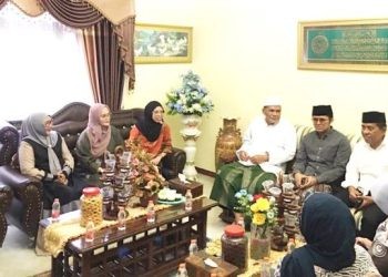 Kunjungan kerja, komisioner Bawaslu RI, Lolly Suhenty, S.Sos.I., M.H di Gorontalo, Selasa (25/6/2024) salah satunya menemui tokoh-tokoh di Gorontalo. foto istimewa for gopos