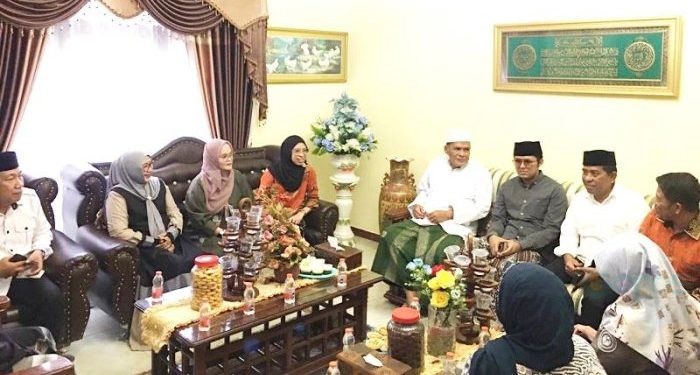 Kunjungan kerja, komisioner Bawaslu RI, Lolly Suhenty, S.Sos.I., M.H di Gorontalo, Selasa (25/6/2024) salah satunya menemui tokoh-tokoh di Gorontalo. foto istimewa for gopos
