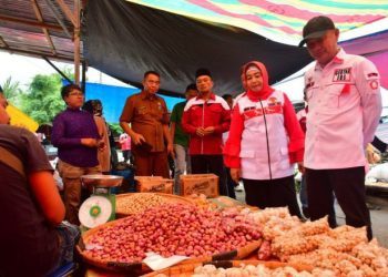 Pemerintah Kabupaten (Pemkab) Pohuwato dipimpin langsung Bupati Saipul Mbuinga bersama Wakil Bupati (Wabup), Suharsi Igirisa meninjau kondisi pasar tradisional Kecamatan Popayato, Senin (04/06/2024)