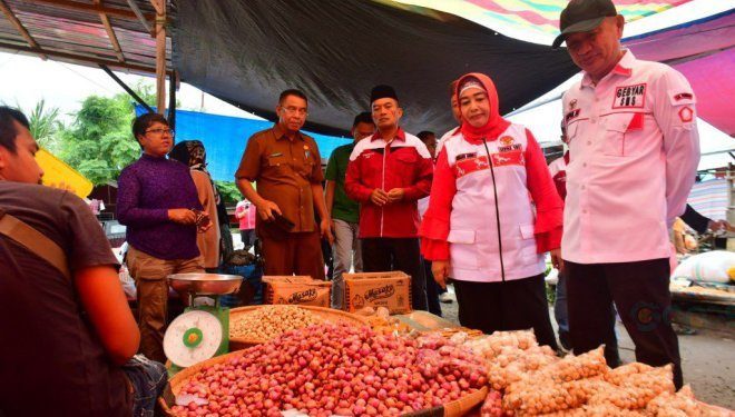 Pemerintah Kabupaten (Pemkab) Pohuwato dipimpin langsung Bupati Saipul Mbuinga bersama Wakil Bupati (Wabup), Suharsi Igirisa meninjau kondisi pasar tradisional Kecamatan Popayato, Senin (04/06/2024)