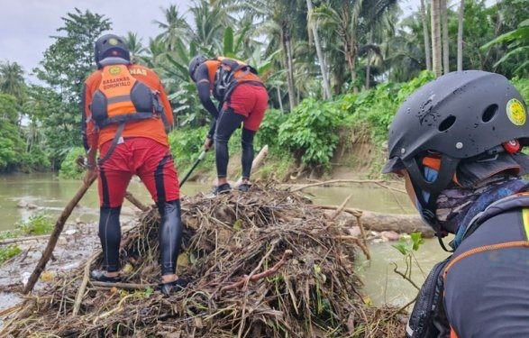 Proses pencarian Rampi (6) bocah yang hanyut di Sungai Popayato.(Istimewa)