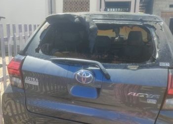Sebuah mobil terbakar di Desa Botubilotahu, Kecamatan Marisa, Kabupaten Pohuwato, Senin (3/6/2024). (Istimewa)