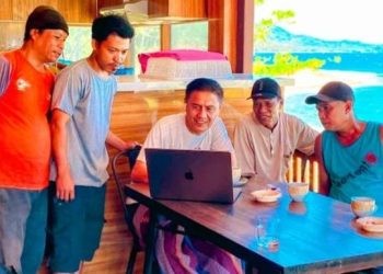 Amran Mustapa ketika memberi masukkan kepada masyarakat Bone Pesisir. foto istimewa/fb Amran Mustapa