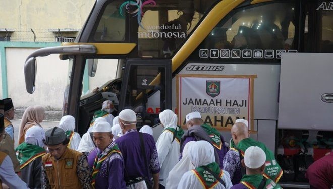 Kloter 1 jamaah haji asal Kabupaten Asahan tiba di asrama haji Medan Sumatera Utara.