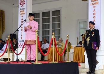 Pj Gubernur Gorontalo Rudy Salahuddin saat menjadi inspektur upacara peringatan Hari Lahir Pancasila, Sabtu (1/6/2024).(Foto Haris/Diskominfotik)