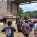 Pencarian korban Ali Paneo di kaki jembatan Upomela Kecamatan Bongomeme. (foto FB Kaka Ramang Uti/Istimewa)
