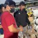 Operasi Pekat Otanaha yang dilakukan anggota Polres Gorontalo Kota untuk menyita miras di salah satu kios, Sabtu (15/6/2024).