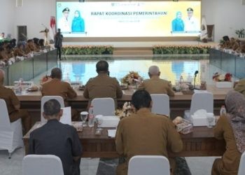 Bupati Asahan Surya saat memimpin Rakopem bulan Juni 2024 di Aula Melati Kantor Bupati Asahan, Senin (10/6/2024)