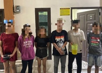 Enam remaja yang dipergoki sedang asyik pesta miras di salah satu kamar kos di Kecamatan Kota Timur, Kota Gorontalo, Rabu malam (19/6/2024).