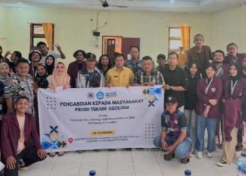 Mahasiswa Merdeka Belajar Kampus Merdeka (MBKM) Terintegrasi Kuliah Kerja Nyata (KKN) Universitas Negeri Gorontalo (UNG) Lingkar Tambang Pohuwato, menggelar sosialisasi mengenai "Pemberdayaan Masyarakat di Daerah Lingkar Tambang Pohuwato Untuk Pembangunan Berkelanjutan" yang berlangsung di Aula Kantor Kecamatan Buntulia pada Kamis (27/06/2024).