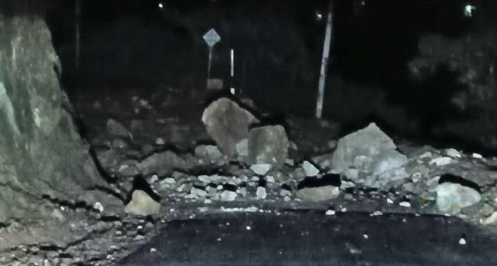 longsor yang menutupi Jalan Trans Sulawesi Desa Tambo’o Kec, Bonepantai Kab. Bonebolango (Rabu/3/7/2024)