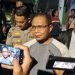 Kapolda Gorontalo Irjen Pol. Pudji Prasetijanto Hadi, didampingi Kabid Humas Kombes Pol. Desmont Harjendro dan beberapa pejabat utama serta Kapolres Bone Bolango Akbp Muhammad Alli saat berada di lokasi posko pencarian korban tanah longsor