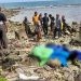 Sosok mayat tanpa identitas ditemukan warga di pesisir pantai Desa Lopo, Kecamatan Batudaa Pantai, Kabupaten Gorontalo, Minggu (21/7/2024).