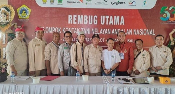 Bupati Gorontalo, Nelson Pomalingo bersama peserta Penas KTNA, Bali 2024. (Foto: Isitimewa)