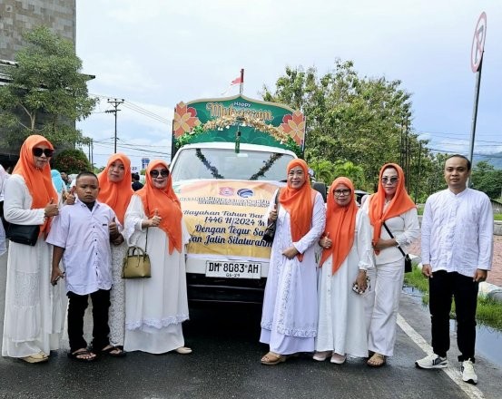 Dinas Komunikasi dan Informatika Bone Bolango saat meramaikan pawai hijratul rasul di Peringatan Tahun Baru Islam 1446 Hijriyah