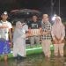 Ketua KPU Kabupaten Gorontalo, Roy Hamrain menyerahkan bantuan untuk korban banjir, jumat (12/07/24). (Foto: Istimewa)