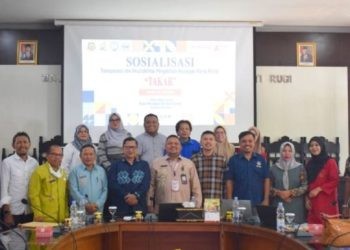 Kepala Badan Keuangan dan Aset Daerah Kabupaten Gorontalo, Haryanto Manan bersama pengurus Partai Politik di Kabupaten Gorontalo. (Foto: Istimewa)