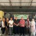 Kepala DInas Penanaman Modal dan Pelayanan Terpadu Satu Pintu Kabupaten Gorontalo, Rachmat Mohamad bersama pelaku usaha. (Foto: Abin/Gopos)
