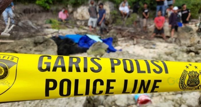 Jasad Pria tanpa identitas yang ditemukan warga di pesisir pantai Desa Lopo, Kecamatan Batudaa Pantai, Kabupaten Gorontalo, Ahad (21-7-2024) tangan dan kaki terikat tali.