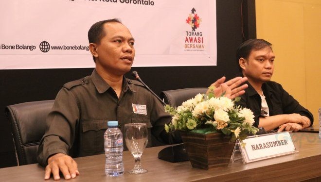 Koordinator Divisi Hukum, Pencegahan, Parmas dan Humas Bawaslu Bone Bolango, Alti Mohamad saat menutup kegiatan Sosialisasi Pengawasan Partisipatif Bagi Forum Warga Pada Pemilihan Umum Serentak Tahun 2024 Kabupaten Bone Bolango, di Hotel Grand Q Kota Gorontalo, Senin pagi (22-7-2024).