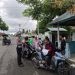 Satlantas Polres Bone Bolango saat memberikan sosialisasi dan himbauan kepada warga terkait keselamatan dan aturan berlalu lintas. (Foto Istimewa)