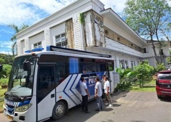 Bus SIM Keliling milik Satuan Lalu Lintas Polres Bone Bolango saat membuka pelayanan di Kantor Bupati. (Foto Istimewa)