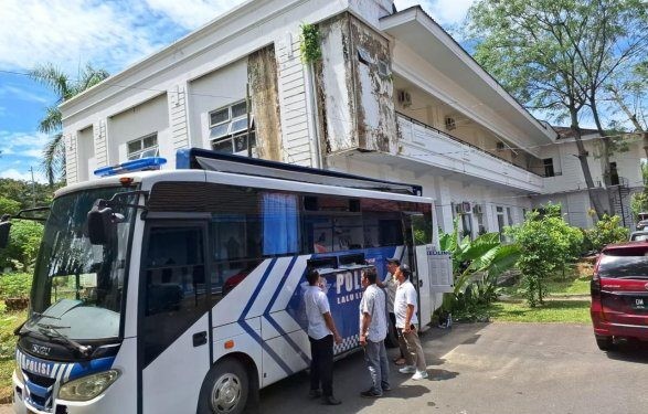 Bus SIM Keliling milik Satuan Lalu Lintas Polres Bone Bolango saat membuka pelayanan di Kantor Bupati. (Foto Istimewa)