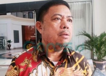 Wakil Ketua DPRD Bone Bolango, Azan Piola diwawancarai awak media usai melaksanakan rapat bersama Pemerintah Daerah Bone Bolango, Rabu (17-7-2024).