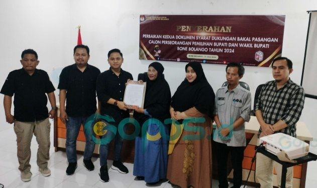 Bakal Pasangan Calon (Bapaslon) Amran Mustapa dan Irwan Mamesa (AMIN) memasukkan perbaikan kedua dokumen syarat dukungan perseorangan, Rabu malam (17-7-2024).