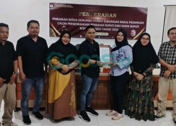 Bakal Pasangan Calon (Bapaslon) Bupati Bone Bolango dan Wakil Bupati Bone Bolango, Ismet Mile Risman Tolingguhu menyerah 10.675 KTP Baru