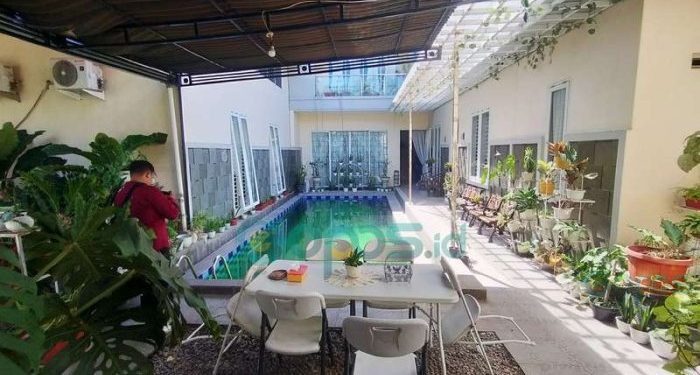 Kejaksaan Tinggi Gorontalo (Kejati) menggeledah rumah kontraktor tersangka kasus dugaan korupsi proyek peningkatan Jalan Nani Wartabone, eks jalan Panjaitan, Kecamatan Kota Selatan, Kota Gorontalo yakni FL alias Faisal, Kamis pagi (18-7-2024).