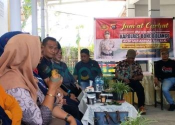 Kepolisian Resor (Polres) Bone Bolango melaksanakan Jumat curhat di Desa Huntu, Kecamatan Bulango Selatan, Jumat (26-7-2024).