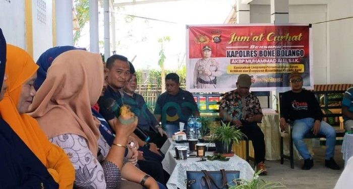 Kepolisian Resor (Polres) Bone Bolango melaksanakan Jumat curhat di Desa Huntu, Kecamatan Bulango Selatan, Jumat (26-7-2024).