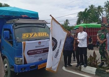 Pelepasan Pendistribusian Logistik PSU di Seluruh Kecamatan yang ada di Kabupaten Pohuwato, berlangsung di depan KPU Pohuwato, Jumat (12/7/2024). (Yusuf/Gopos)