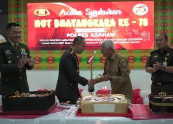 Bupati Asahan Surya saat HUT Bhayangkara ke 78 yang digelar di Polres Asahan.