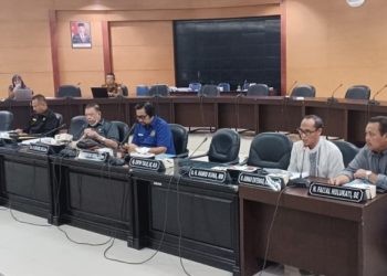 Rapat Pansus DPRD Provinsi Gorontalo dalam pembahasan Ranperda RPJPD Provinsi Gorontalo tahun 2025-2045 di aula Dulohupa, Senin (8/7/2024). (foto: Sari/gopos)